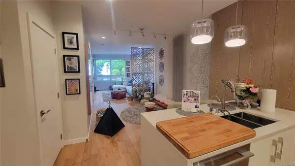 Victoria, BC V8V 0G1,1201 Fort St #108