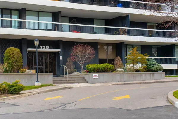 135 Antibes DR #601, Toronto C07, ON M2R 2Z1