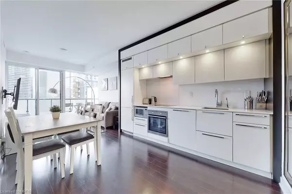 15 Grenville ST #3706, Toronto C01, ON M4Y 0B9