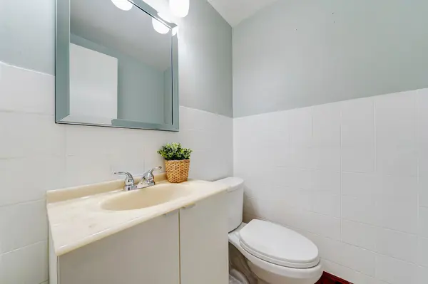 Hamilton, ON L8V 2V2,408 East 21st ST