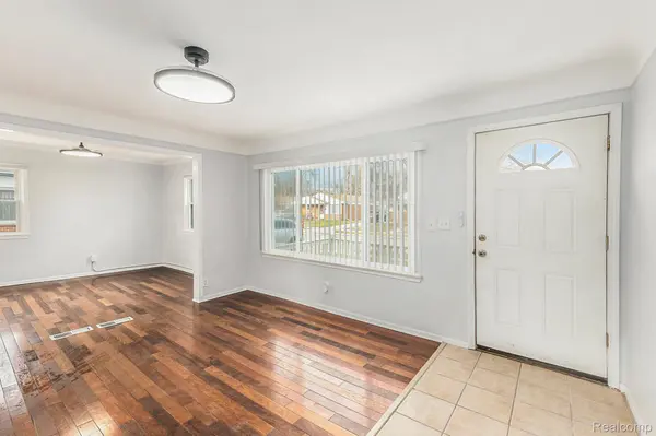 23020 Avon ST, St. Clair Shores, MI 48082