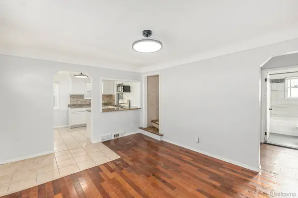 23020 Avon ST, St. Clair Shores, MI 48082