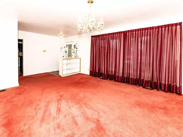 Parkway Park - Queensway Terrace S And Area, ON K2C 2X9,1313 Rideout CRES