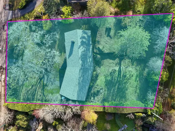 Oak Bay, BC V8R 6H4,3240 Norfolk Rd