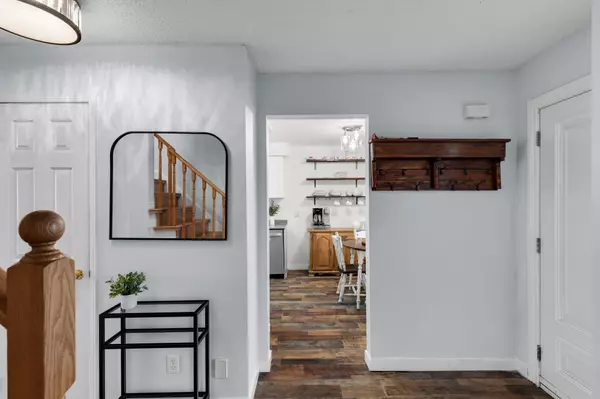 Barrie, ON L4N 8R5,27 GOLDS CRES