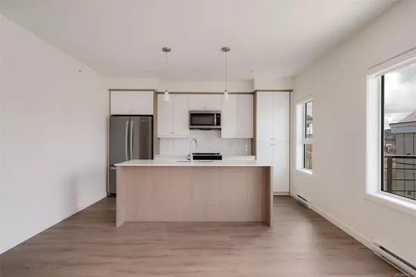 9716 Third St #202, Sidney, BC V8L 3A2