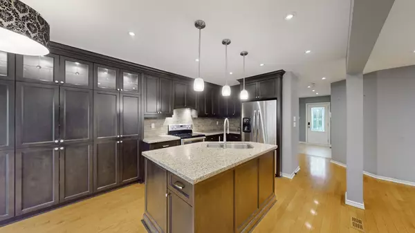 Mississauga, ON L5N 5P5,7147 Harding CRES