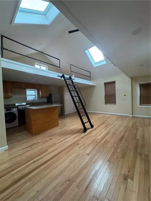 Rockaway Park, NY 11694,108-12 Rockaway Beach BLVD #4