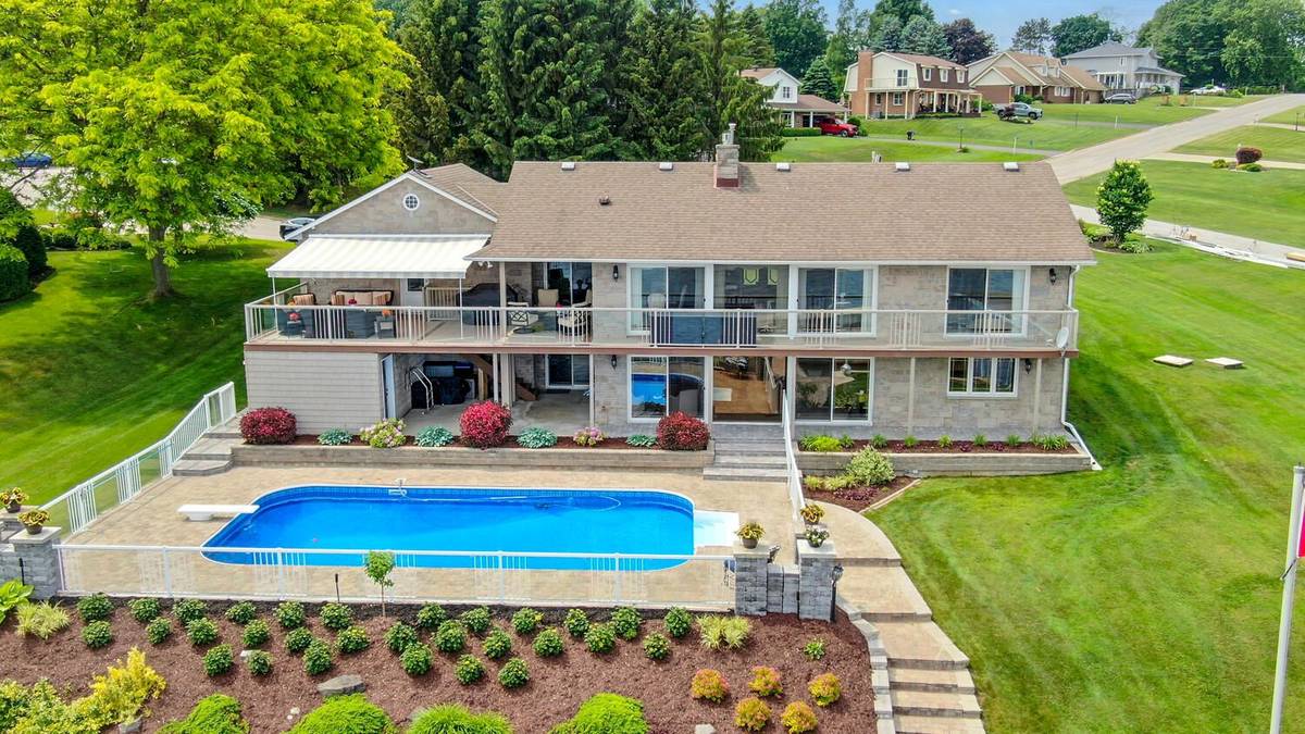 1111 Burnside DR, Augusta, ON K6V 5T1