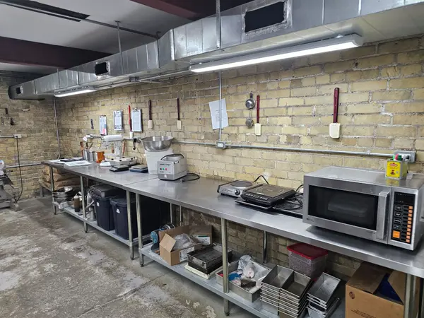 Toronto E01, ON M4M 1K8,1114 Queen ST E