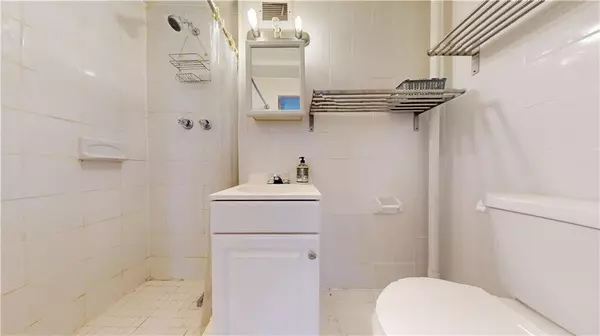 Queens, NY 11374,98-34 63rd DR #6GG