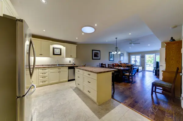 Wasaga Beach, ON L9Z 0E6,122 GREENWAY DR