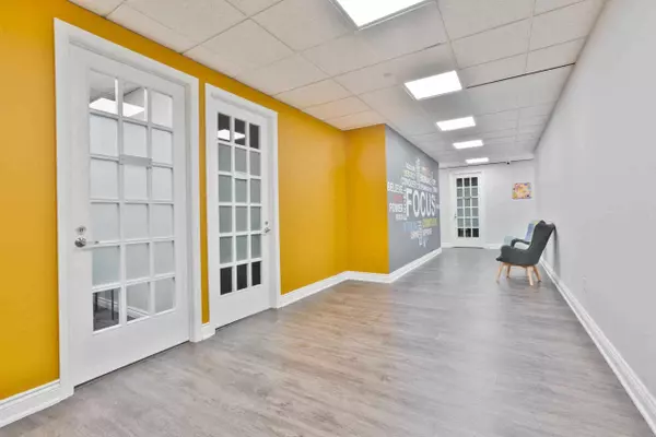 Burlington, ON L7L 6W6,5500 North Service RD #300-19