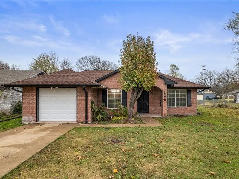 Leonard, TX 75452,104 S Poplar Street