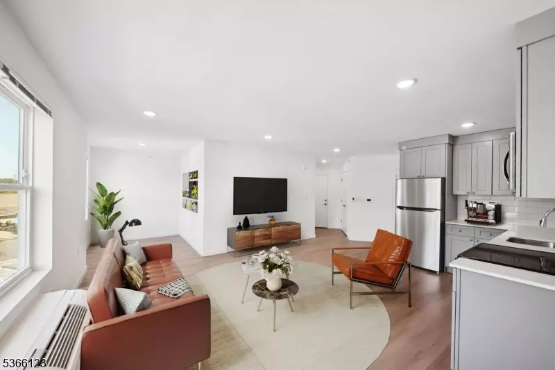 Newark City, NJ 07108,369 18th Ave #404