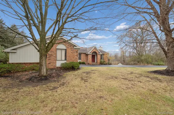 Milford, MI 48381,2893 Debbiwood CT