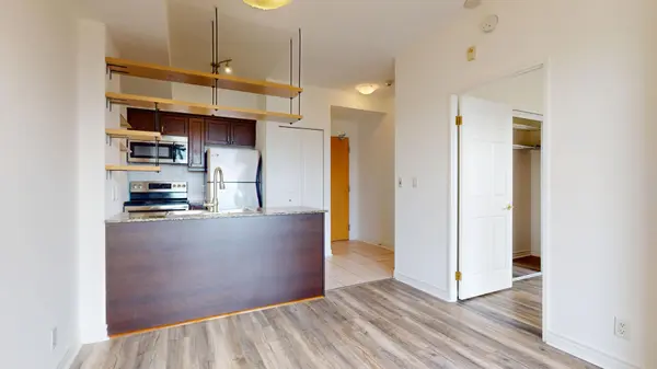 Toronto C02, ON M6G 4C3,11 Christie ST #610