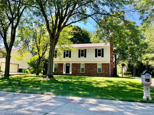 West Bloomfield, MI 48322,5720 Beauchamp