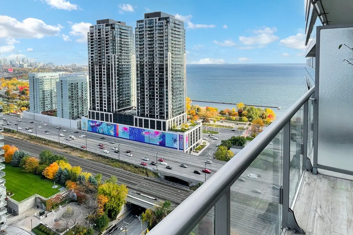 Toronto W01, ON M6S 5B3,103 The Queensway AVE #2512