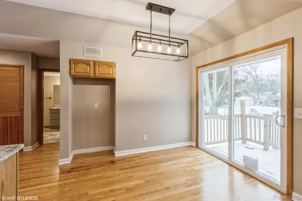 Commerce Twp, MI 48382,9325 COMMERCE RD