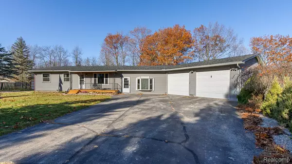 7283 Vanderploeg LN, Imlay City, MI 48444