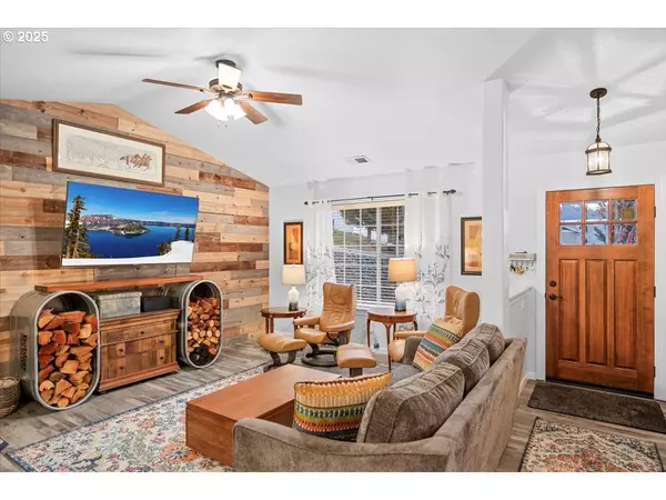 Sutherlin, OR 97479,635 VALLEY VISTA ST