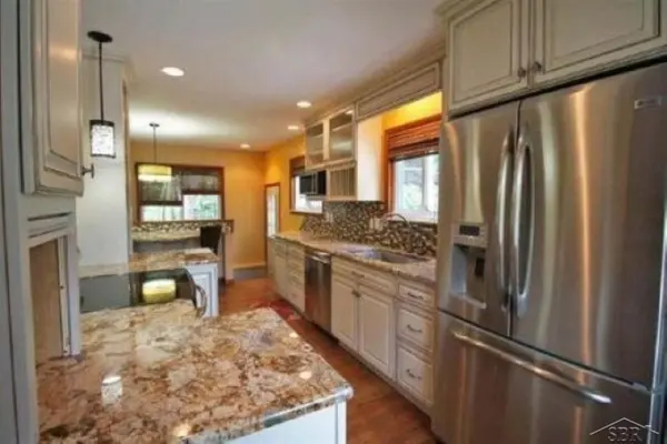 1613 Jay ST, Midland, MI 48642