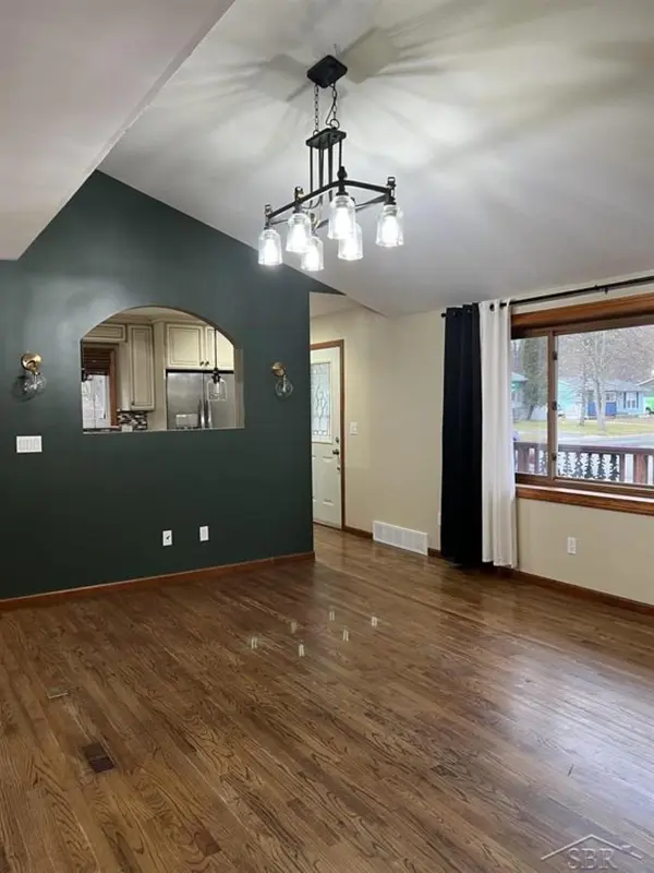 1613 Jay ST, Midland, MI 48642