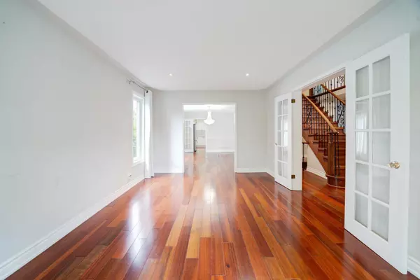 Aurora, ON L4G 4R9,102 Crawford Rose DR