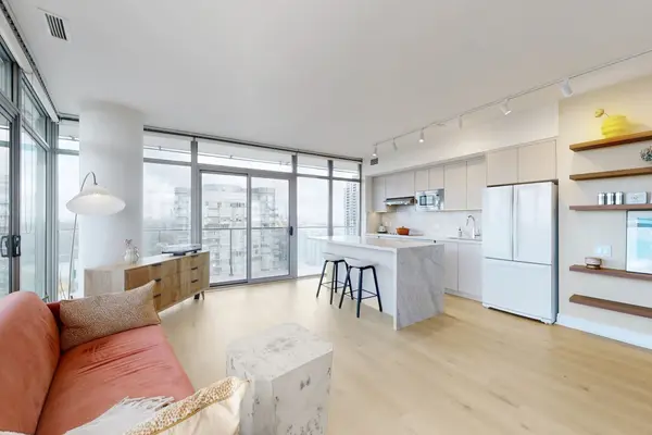 Toronto W01, ON M6S 5B3,103 The Queensway AVE #2512