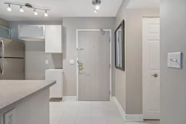 Barrie, ON L4M 6H9,140 Dunlop ST E #301