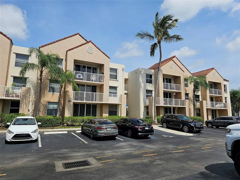 2731 Ocean Club Blvd #106, Hollywood, FL 33019