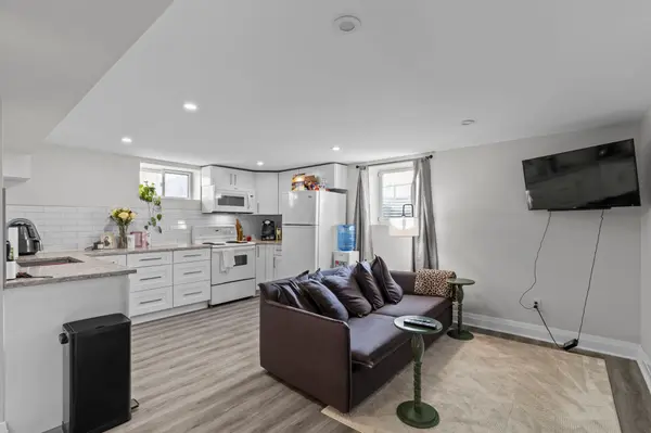 Barrie, ON L4M 2T8,215 ROSE ST