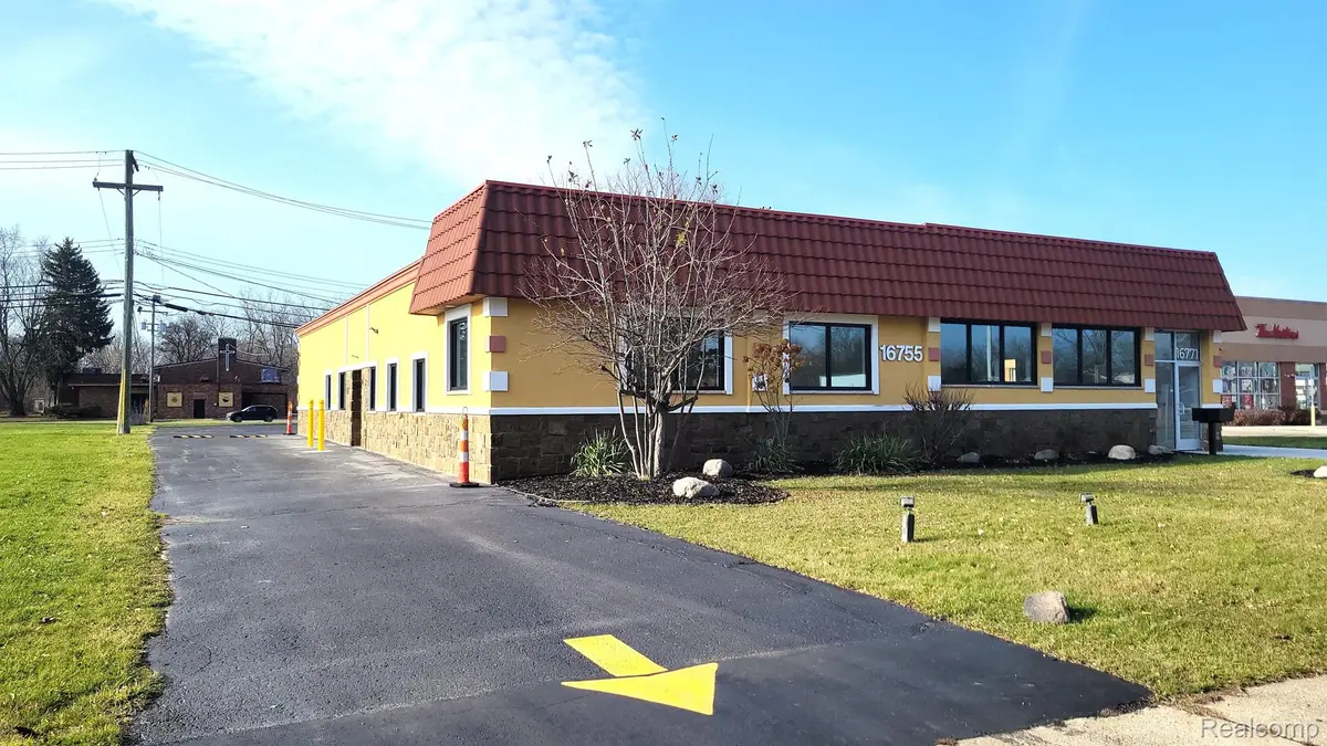 16755 MIDDLEBELT RD, Livonia, MI 48154