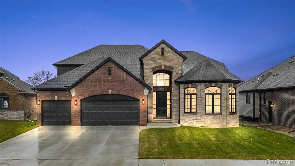 24021 Sawgrass DR, Macomb Township, MI 48042