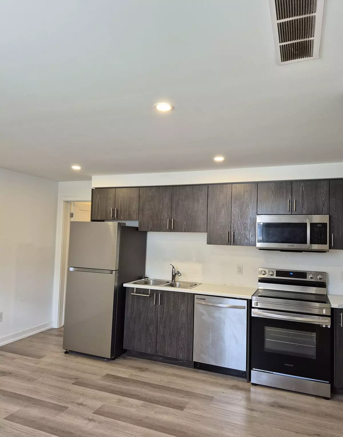 Niagara Falls, ON L2E 0C2,4263 Fourth AVE #812