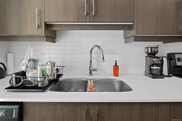 Esquimalt, BC V9A 3M4,826 Esquimalt Rd #403