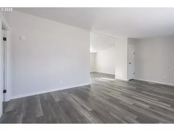 Salem, OR 97306,1074 RODAN AVE SE