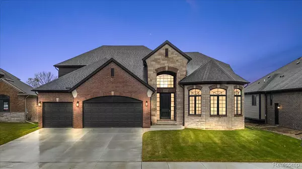 24021 Sawgrass DR, Macomb, MI 48042