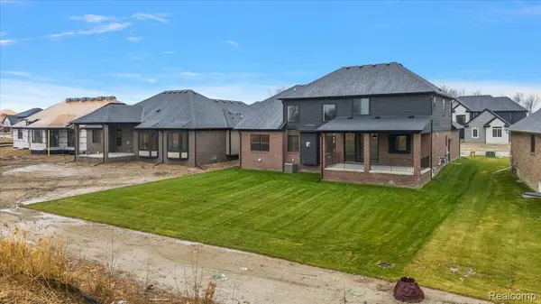 24021 Sawgrass DR, Macomb Township, MI 48042