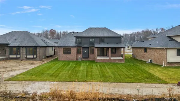 24021 Sawgrass DR, Macomb Township, MI 48042