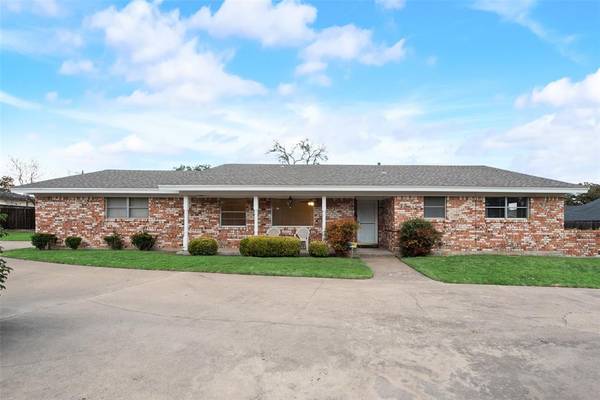 8504 Berend Court,  Benbrook,  TX 76116