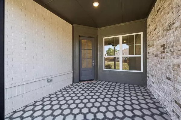 Fort Worth, TX 76114,305 Sunset Lane #102