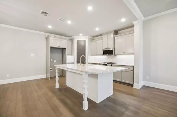 Fort Worth, TX 76114,305 Sunset Lane #102