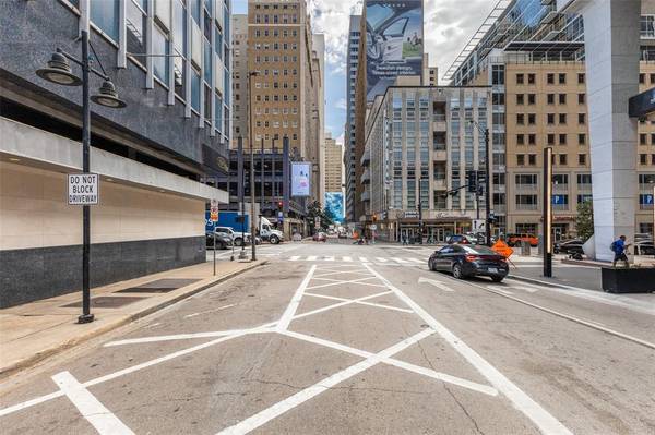 1505 Elm Street #303,  Dallas,  TX 75201