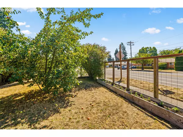 Springfield, OR 97477,114 HAYDEN BRIDGE WAY