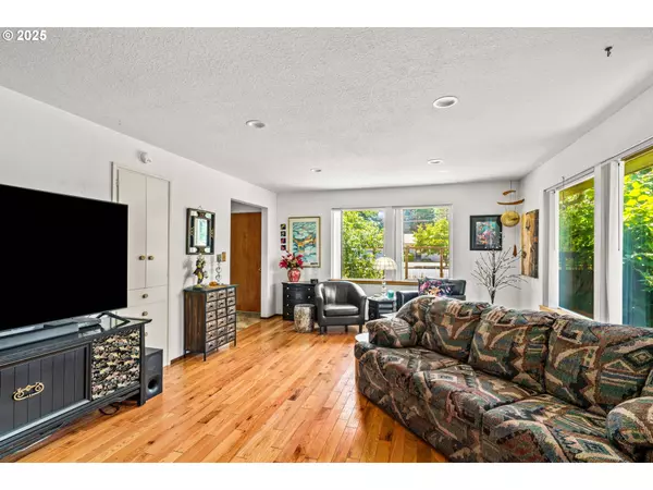 Springfield, OR 97477,114 HAYDEN BRIDGE WAY