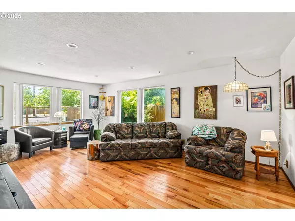 Springfield, OR 97477,114 HAYDEN BRIDGE WAY