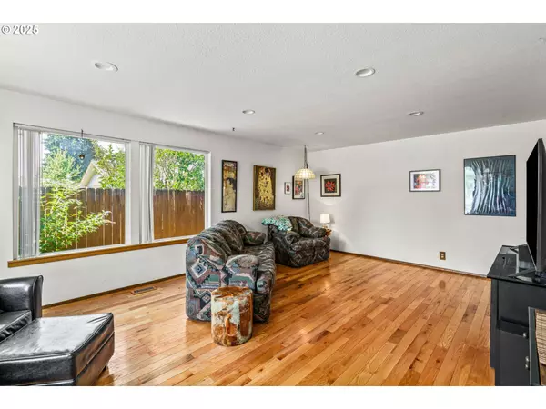 Springfield, OR 97477,114 HAYDEN BRIDGE WAY