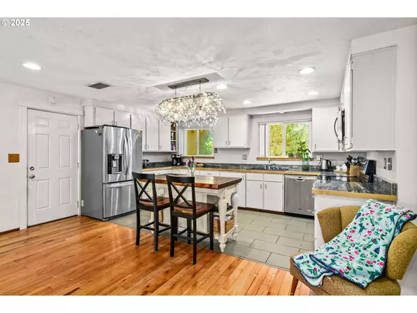 Springfield, OR 97477,114 HAYDEN BRIDGE WAY